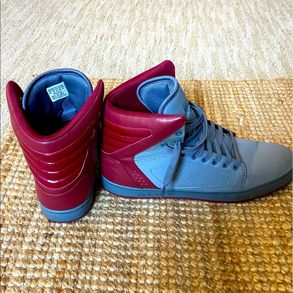 Adidas hightop sneakers Grey/burgundy shoes